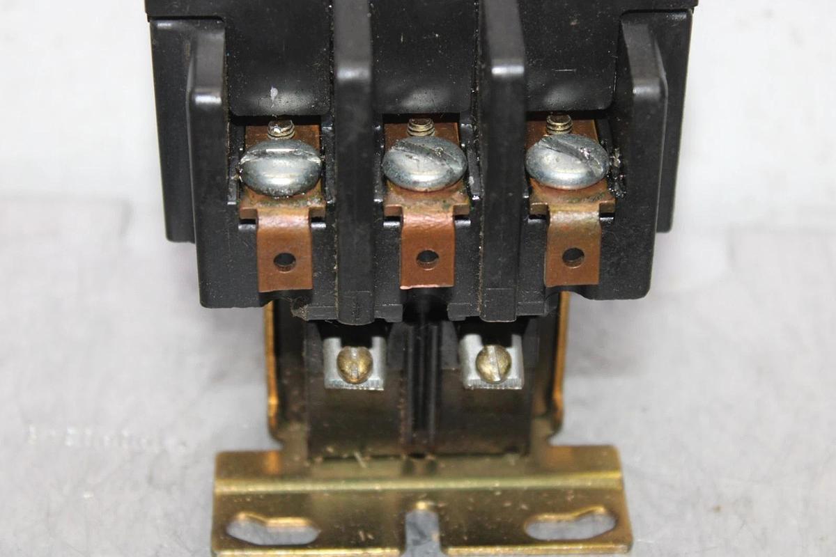 Used FURNAS CONTACTOR 42DE35AF382R 50 AMP 600 VAC 25 HP 3-POLE COIL: 110/120V