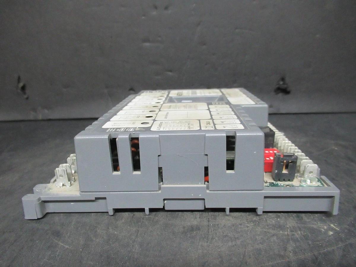 Used JOHNSON CONTROLS METASYS UNITARY CONTROLLER AS-UNT-1144-0 24 VAC 8 VA CLASS 2