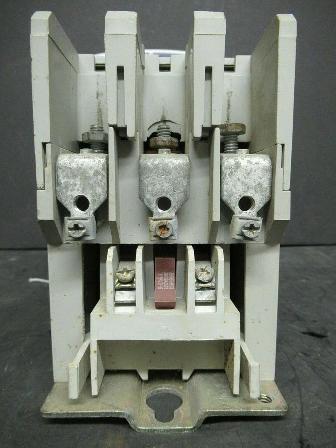 CUTLER HAMMER CONTACTOR C825HN10 SER. A1 120 AMP 600 VAC COIL: 120V