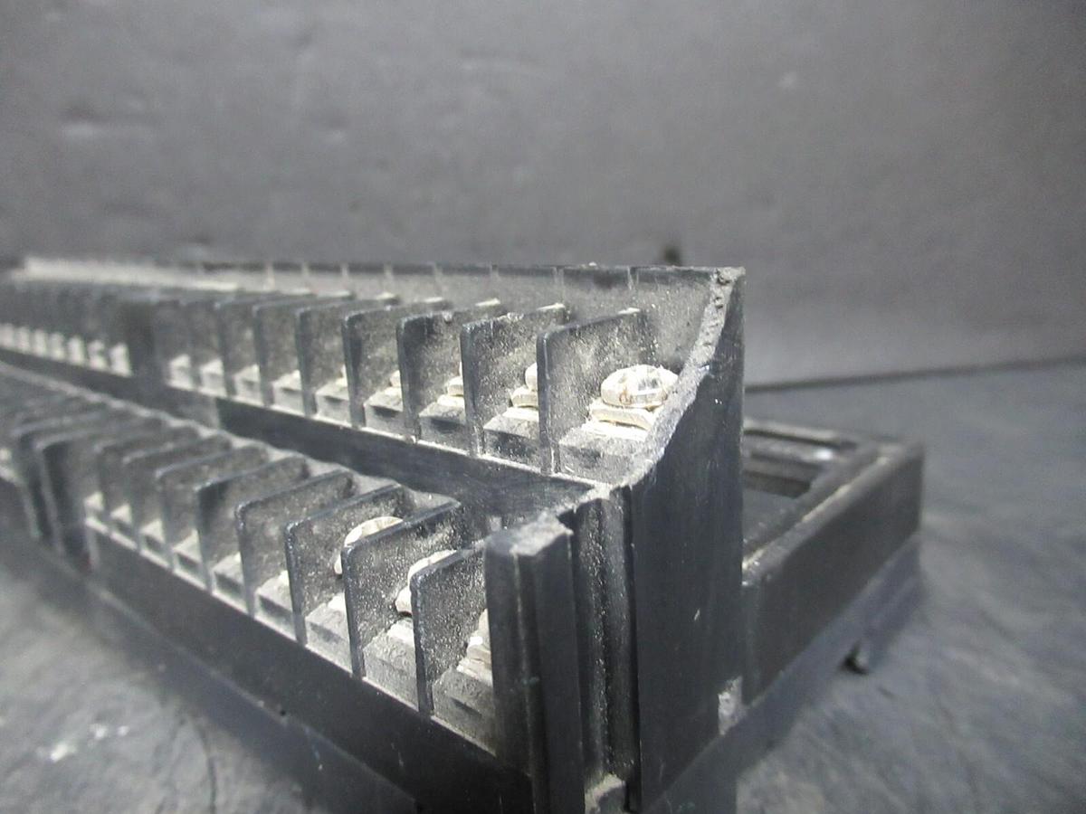 Used GE FANUC I/O BASE BARRIER TERMINAL MODULE IC670CHS001E **WARRANTY INCLUDED**
