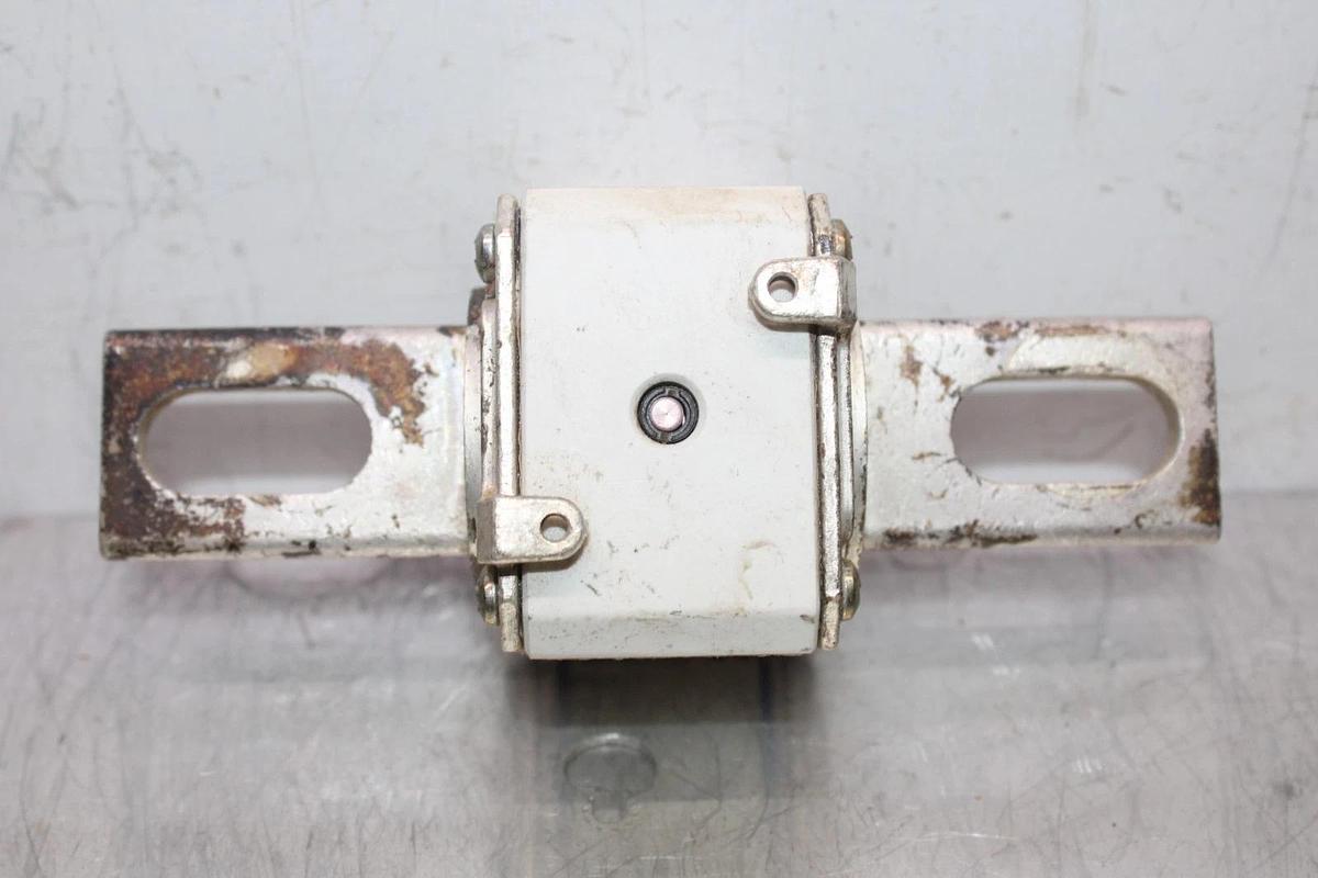 Used FERRAZ SHAWMUT PROTISTOR SQUARE BODY FUSE A065UD32LI1100 650 VAC 1100 AMP