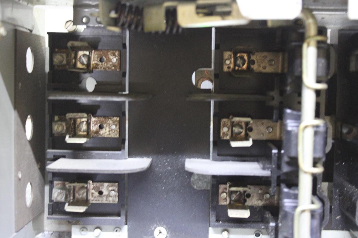 Used ITE TWIN VACU-BREAK FUSIBLE PANELBOARD SWITCH V7E3611 600V 30A