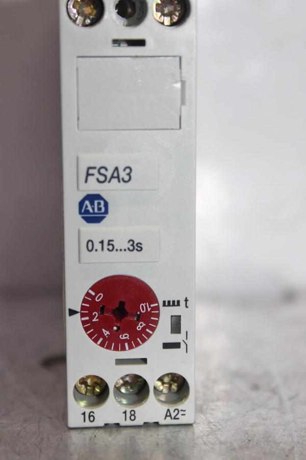Used ALLEN BRADLEY TIME DELAY RELAY 700-FSA3BU23 240 VAC 24 VDC 0.15-3 SECOND