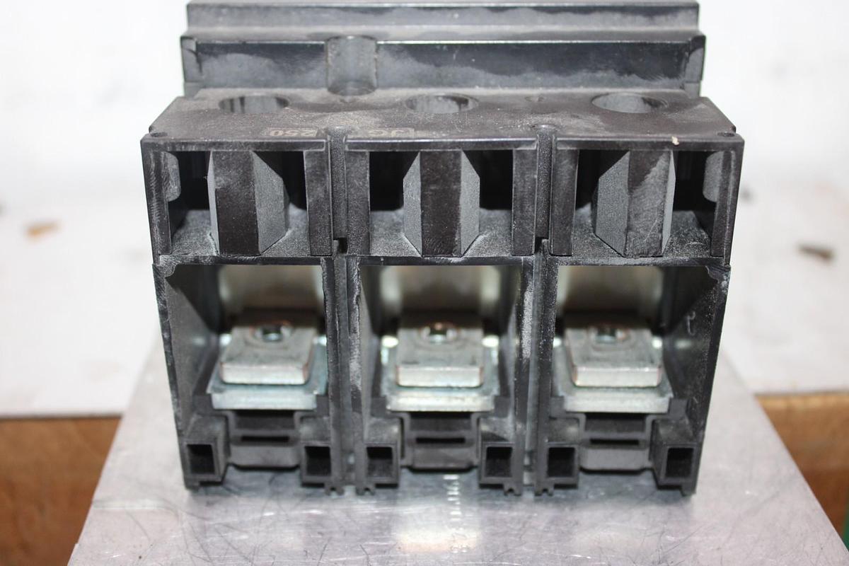 Used SQUARE D POWERPACT CIRCUIT BREAKER JGL36225 225 AMP 3-POLE 600 VAC