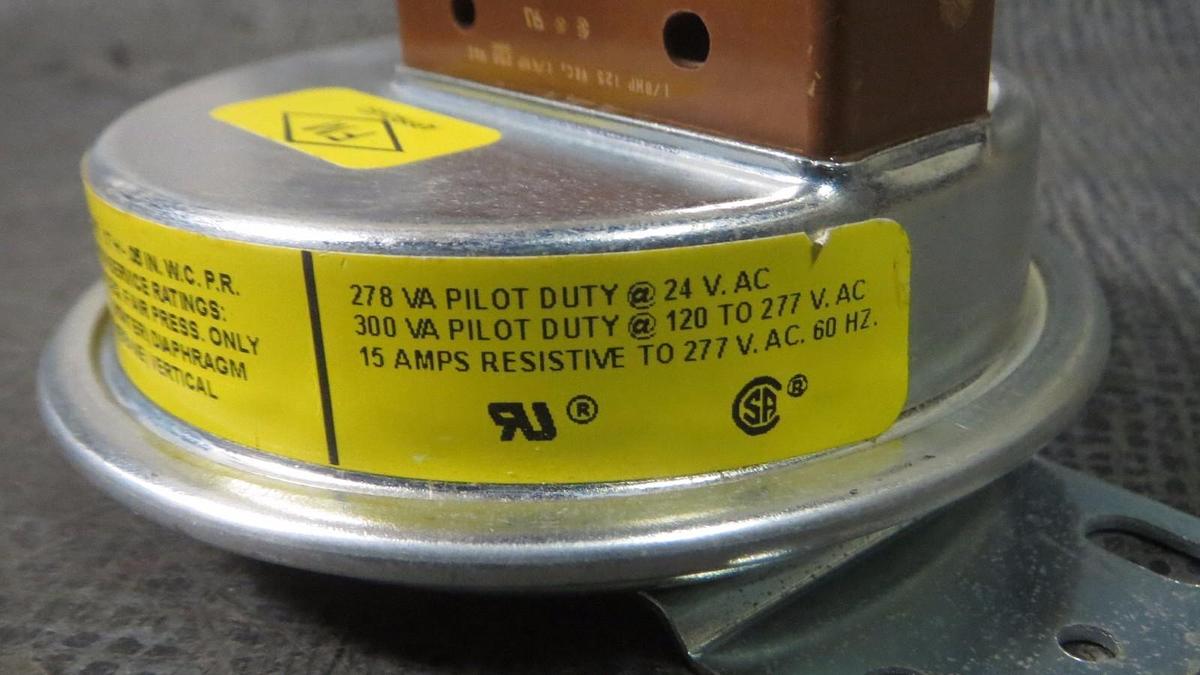 Used TRIDELTA LIEBERT FAN SAFETY SWITCH 15 AMP TO 277 VAC  MODEL: FP4022