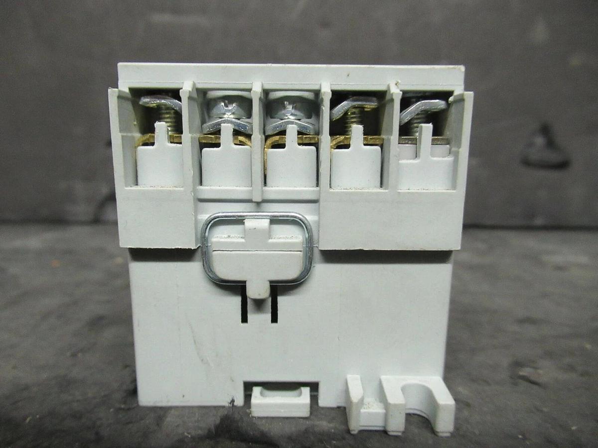 Used ALLEN BRADLEY CONTROL RELAY 700-MB310* SER. A MB400 600 VAC 10 AMP 120 VAC COIL