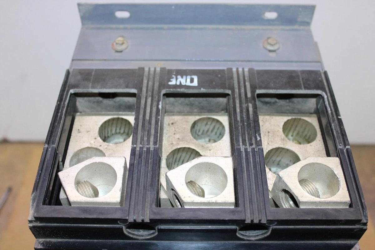 Used CUTLER HAMMER MOLDED CASE SWITCH NB31200N 1200 AMP 3-POLE 600 VAC