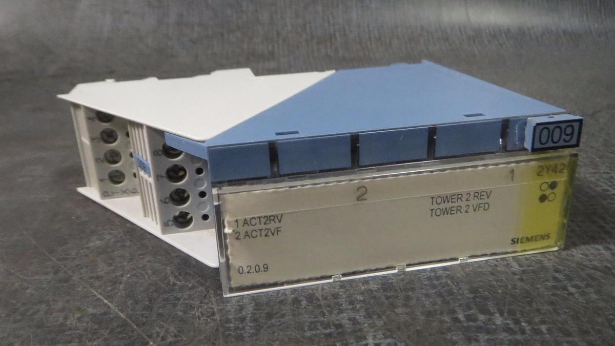 Used SIEMENS APOGEE TERMINATION MODULE WITH BASE  MODEL: PTM6.2Y420  **WARRANTY**