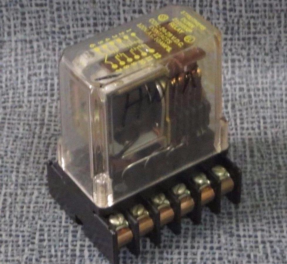 STRUTHERS DUNN RELAY WITH DUNCO BASE! 219BBXP 24 VDC COIL 120V 10 AMP