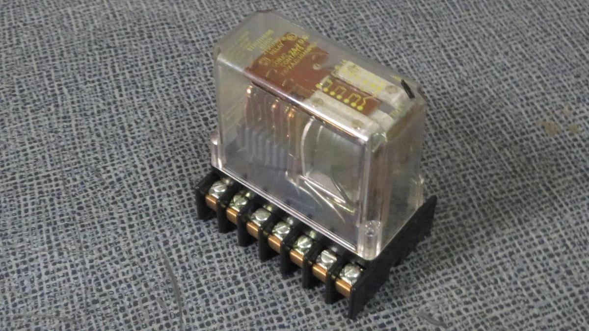 Used STRUTHERS DUNN RELAY WITH DUNCO BASE! 24 VDC COIL 120V 10 AMP MODEL: 219DXBP