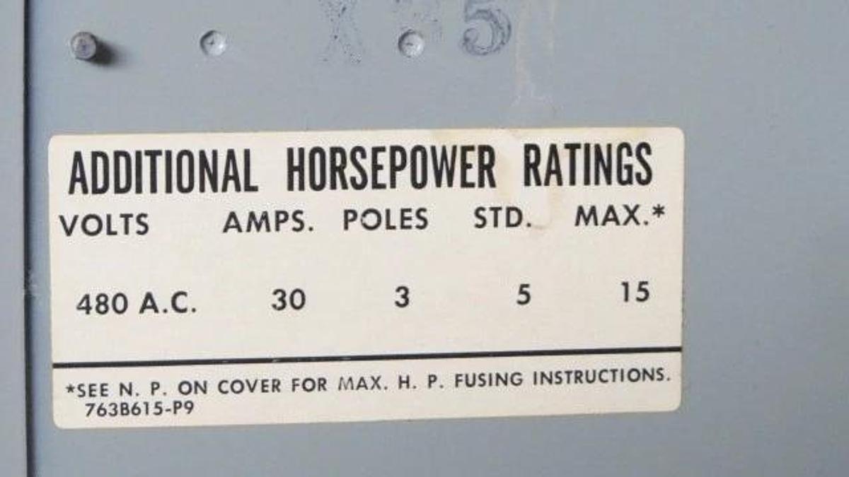 Used GENERAL ELECTRIC FUSIBLE PANELBOARD SWITCH DD2D3361 30 AMP 600 VAC 3-POLE 20 HP