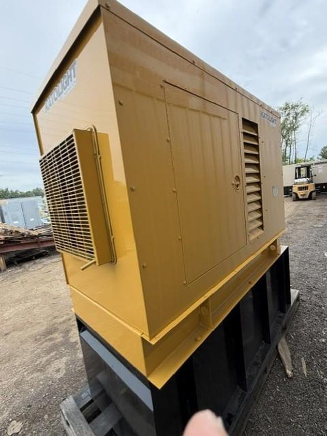 Used 30 KW DIESEL GENERATOR ELLIOTT 120/240V RE-CONNECTABLE SOUND ENCLOSED 866 HRS