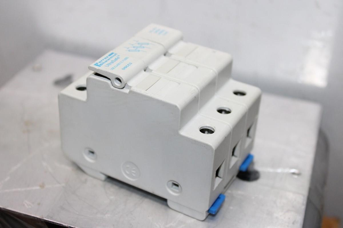 Used FERRAZ SHAWMUT ULTRASAFE FUSE HOLDER USCC3 M217522 3-POLE 600 VOLT 30 AMP