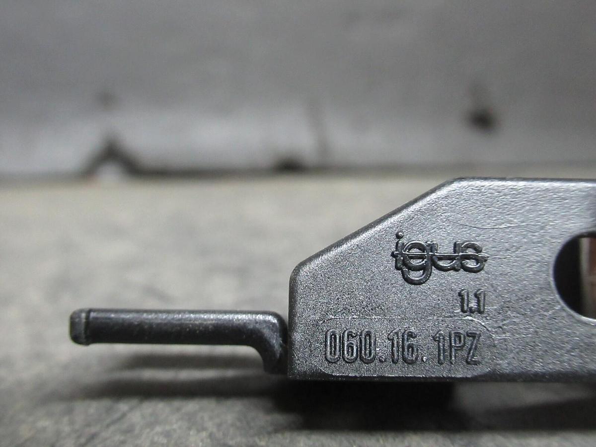 NEW IN BAG IGUS MOUNTING BRACKET ZIPPER 060-16-12PZMC **WARRANTY INCLUDED**