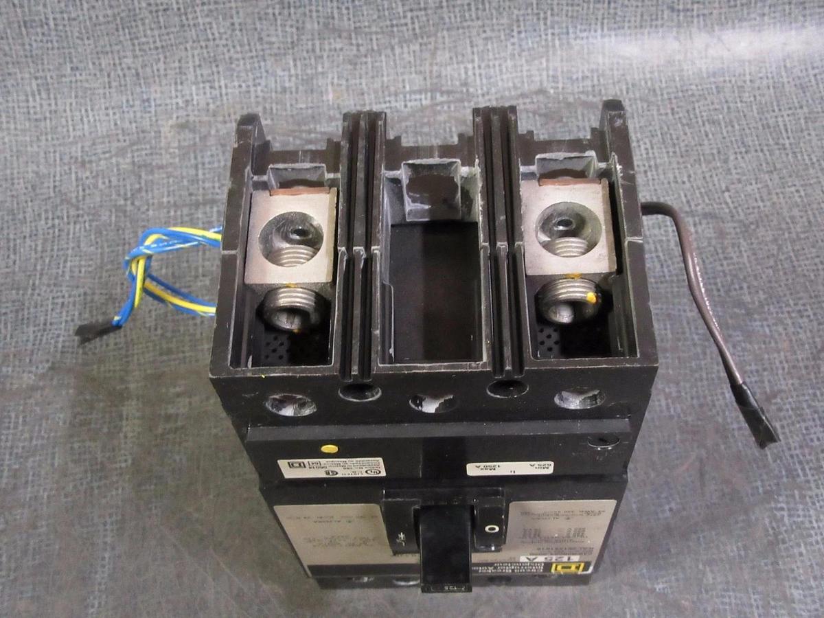 Used SQUARE D CIRCUIT BREAKER 125 AMP 600 VAC 2 POLE * UNDERVOLTAGE TRIP & AUX SWITCH