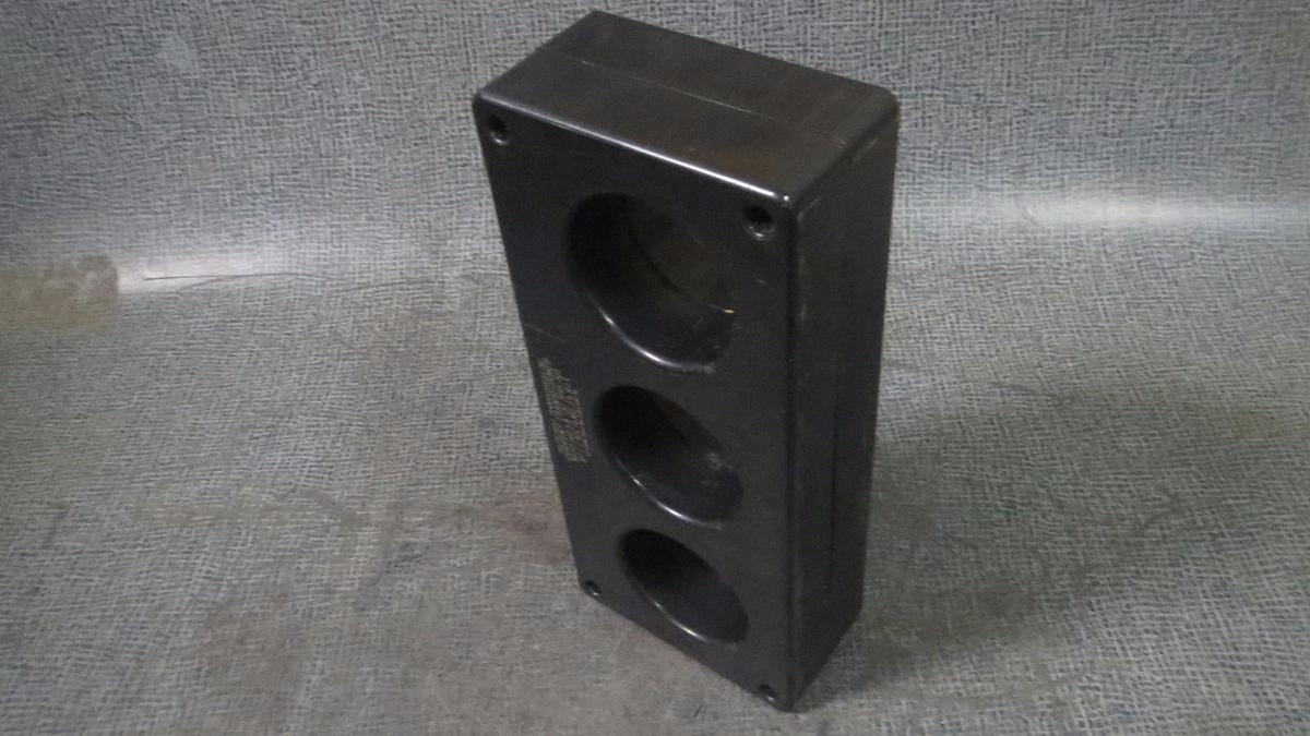 Used CUTLER HAMMER CURRENT TRANSFORMER 500:5A / 50-400 Hz # 2092A37H07 # 3P85-501