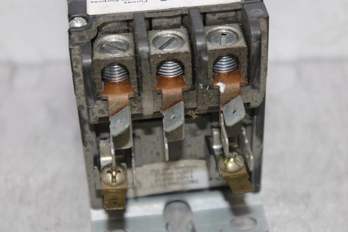 Used SIEMENS CONTACTOR 42AF35AFAWT 25 AMP 3-POLE 600 VAC COIL: 110/120V