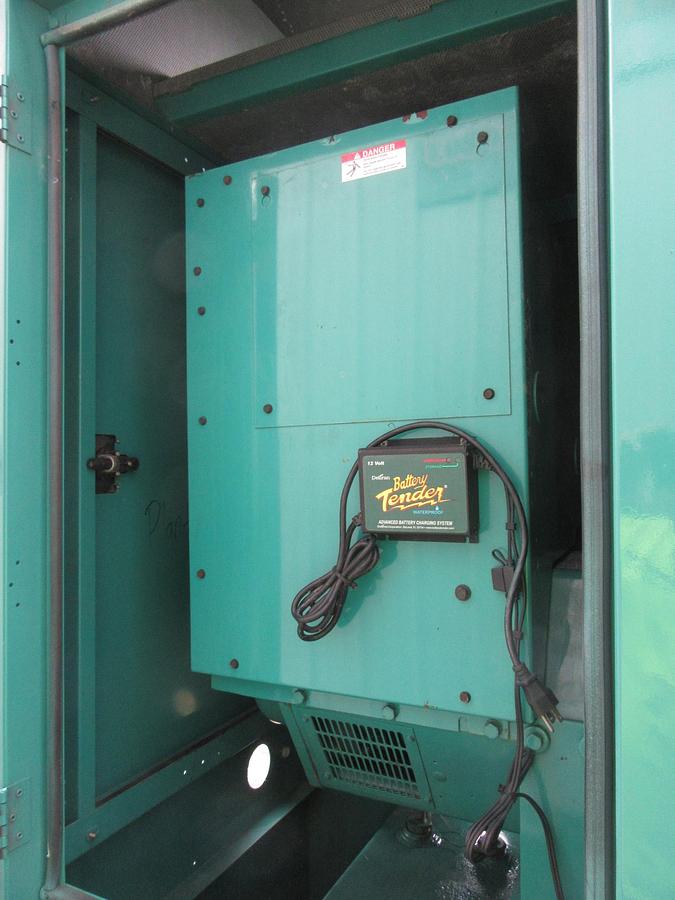 Used 50 KW DIESEL GENERATOR CUMMINS 120/240V B3.3 G2 RECONNECTABLE VIDEO ENCLOSED
