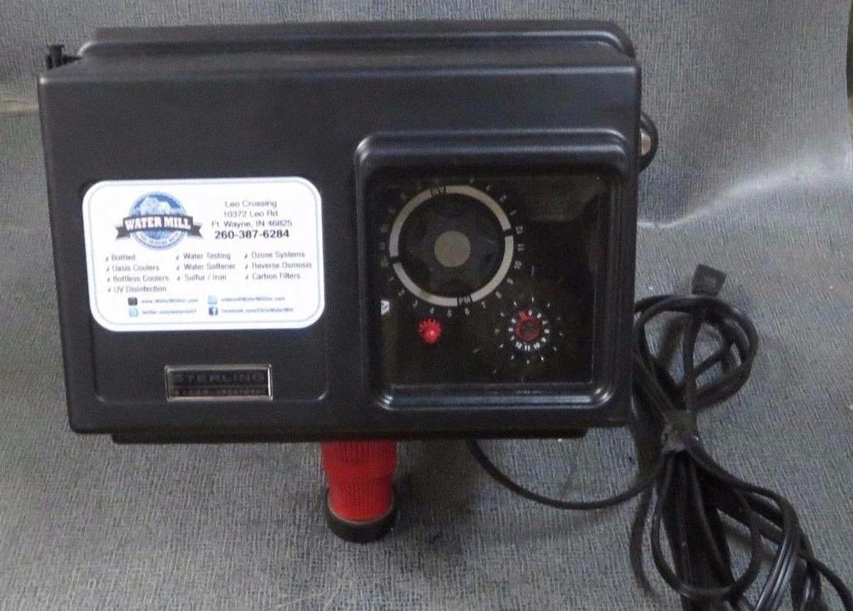 Used STERLING COMMERCIAL BACKWASHING FILTER SYSTEM 7 GPM @ 12 PSI MODEL# FBW30