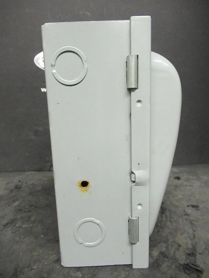 Used SIEMENS ITE 30 AMP 240 VAC HEAVY DUTY DISCONNECT SAFETY SWITCH JU321