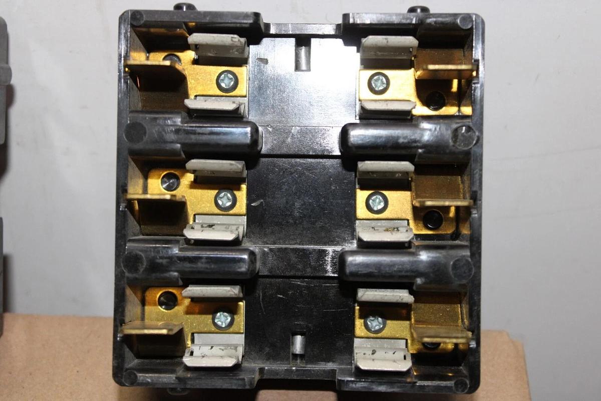 Used LOT OF 3 USD PULLOUT FUSE BLOCK SWITCH 15149 600 VAC 30 AMP 3-POLE 50/60 HZ 5 HP
