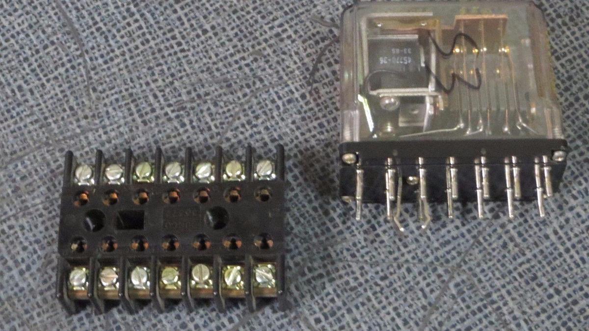 Used STRUTHERS DUNN RELAY WITH DUNCO BASE! 24 VDC COIL 120V 10 AMP MODEL: 219DXBP