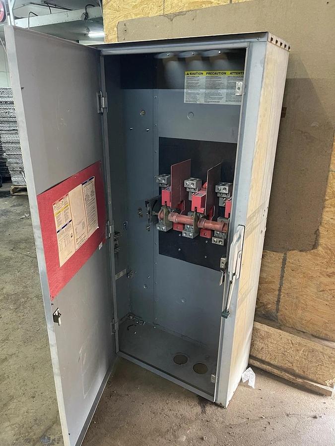 Used SQUARE D HEAVY DUTY SAFETY SWITCH HU368R 1200 AMP 600 VOLT NEMA 3R/5 3-PHASE