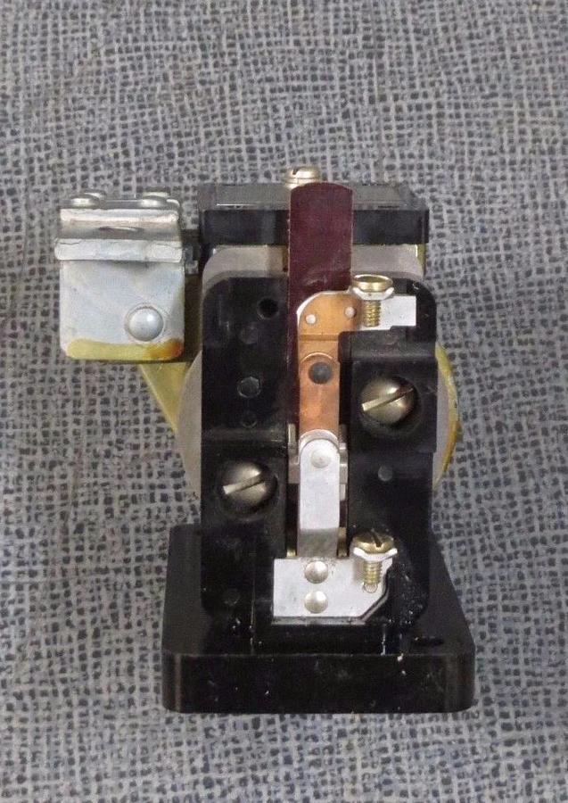 Used ALLEN BRADLEY INVERSE TIME RELAY 600 VAC MODEL 810-NX47