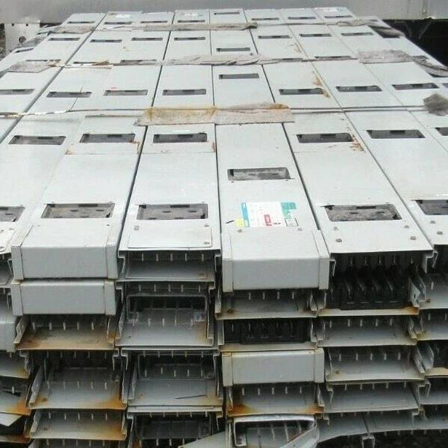 Used SIEMENS PLUG-IN XJ-L BUSWAY 100 A 277/480 VAC 3 PH 4 W NEUTRAL GROUND XC1004GIG