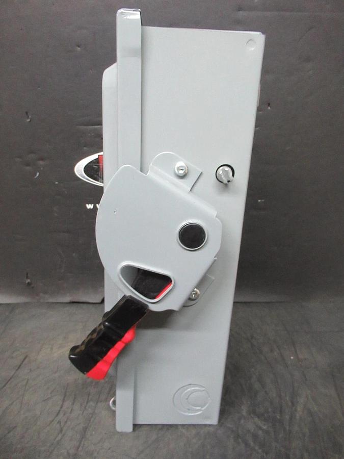 Used SQUARE D SAFETY SWITCH HU361 30 AMP 600 VAC 30 HP 3-POLE TYPE 1 ENCLOSURE