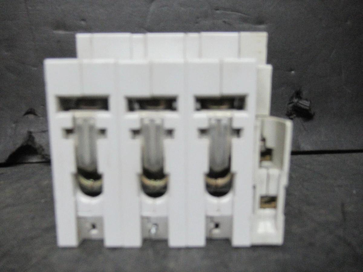 Used SIEMENS CIRCUIT BREAKER 5SX23 C20 20 AMP 480 VAC 3-POLE W/ 5SX9100 AUXILLIARY