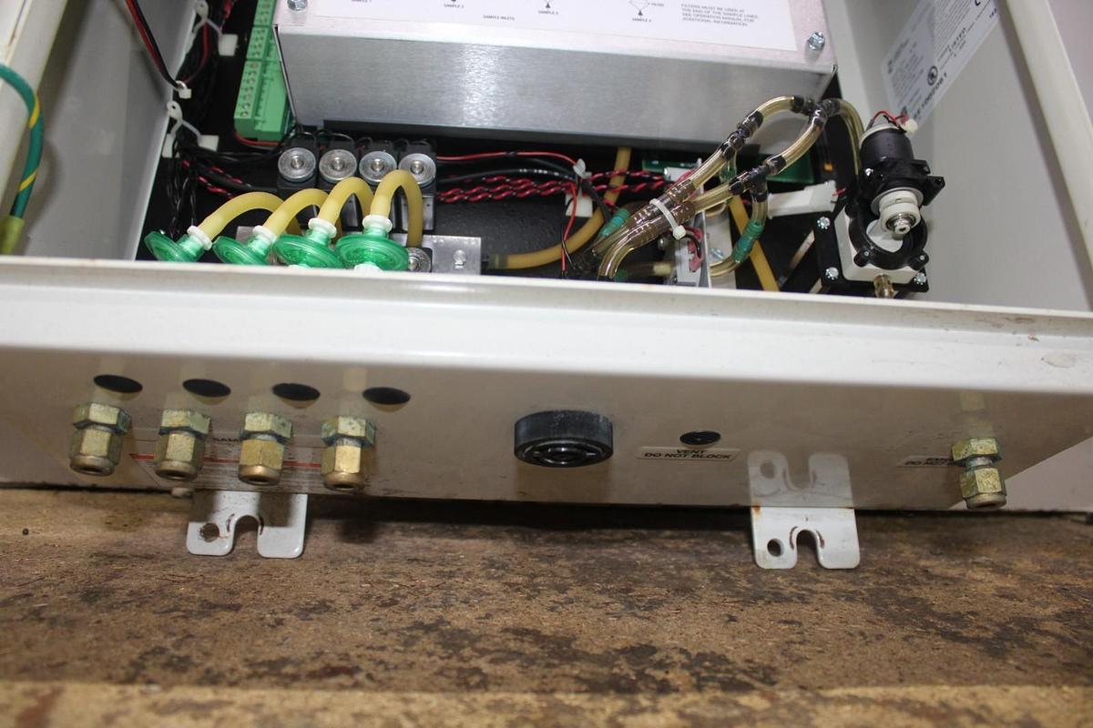 Used TRANE TRUSENSE MG REFRIGERANT 123 MONITOR RMWERP411D01001AB ENCL 4/12