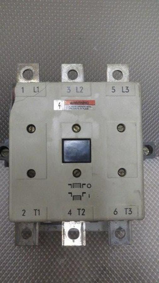 Used SIEMENS NEMA SIZE 4 1/2 CONTACTOR 215 AMP W/ 120V COIL MODEL CXLFO*3
