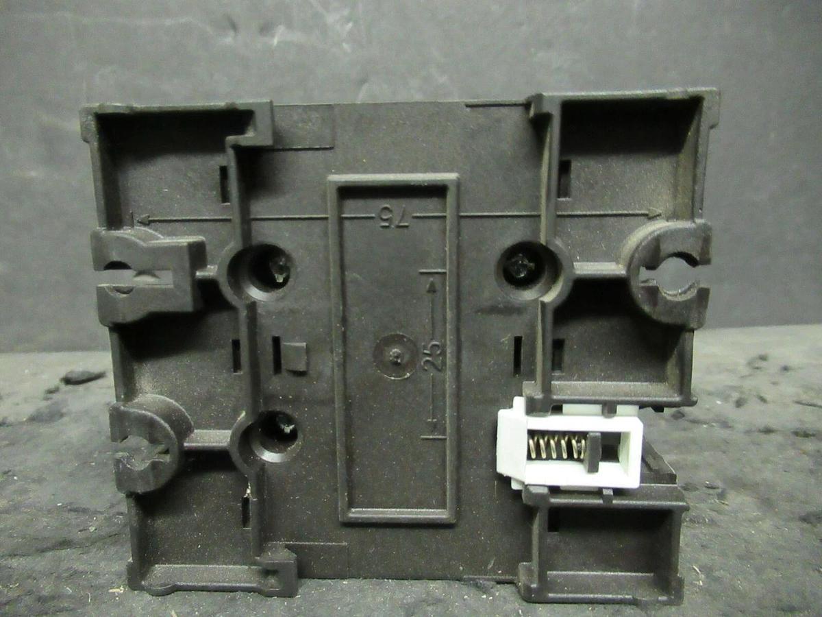 Used KLOCKNER MOELLER 60 AMP TWIST PANEL DISCONNECT SWITCH P3-63 40 HP @ 460 VAC 3 PH