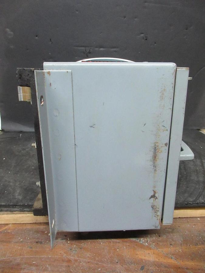 Used SQUARE D QMB SAFLEX UNIT QMB-3220 200 AMP 240 VAC 3-POLE 3-PHASE 50 HP