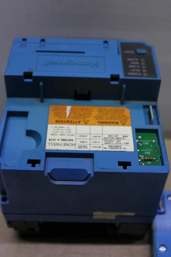 Used HONEYWELL RECTIFICATION FLAME AMPLIFIER RM7890-A-1015 W/ S7800-A-1001 REV. 2018