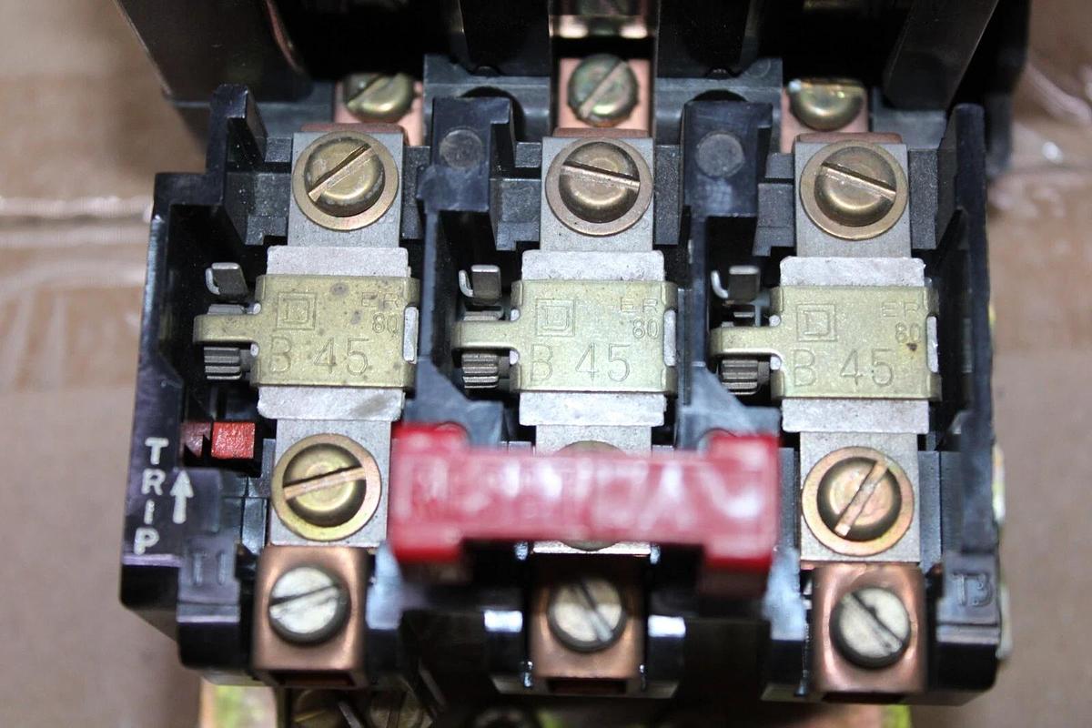 SQUARE D NEMA SIZE 2 STARTER 8536SD01V02S 600 VAC 25 HP 3-PHASE COIL: 120V *NEW*