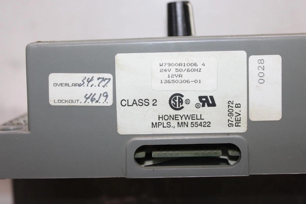 Used TRANE HONEYWELL CHILLER CONTROL MODULE W7900A1006 24 VOLT 229927L