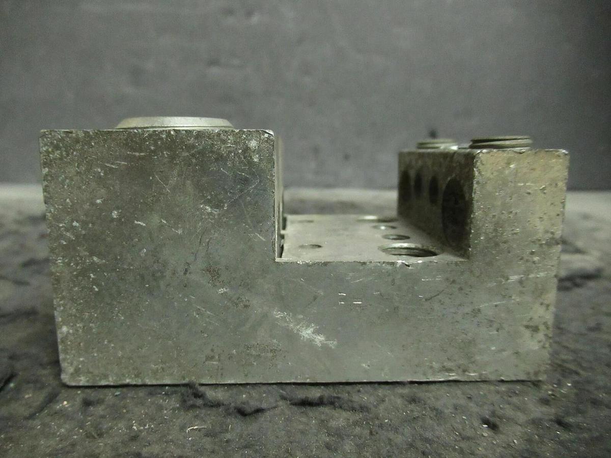 Used USD 5207-03 MECHANICAL DISTRIBUTION CONNECTOR TERMINAL LUG SET 600MCM - #14 WIRE