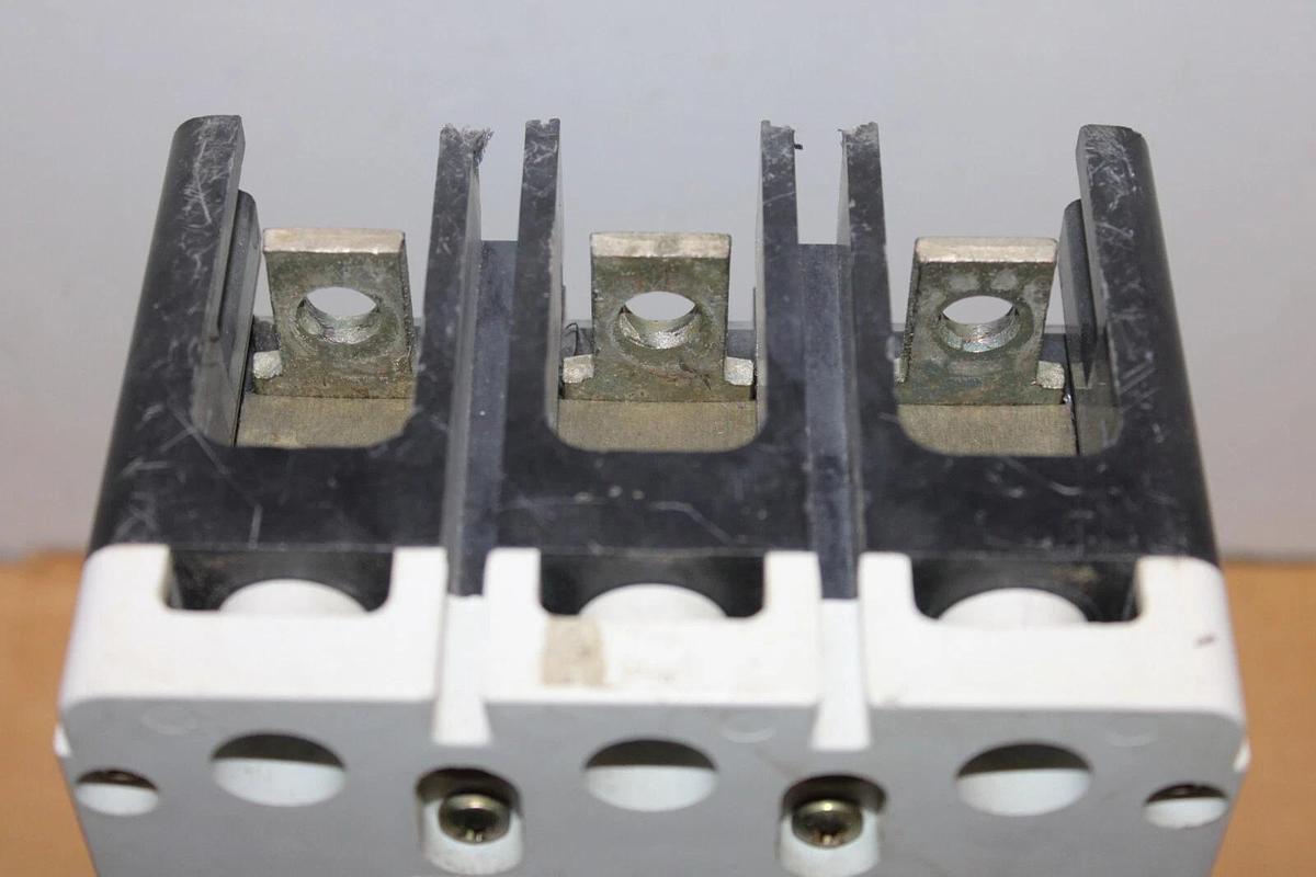 Used CUTLER HAMMER MOLDED CASE SWITCH KDB3400KW 400 AMP 600 VAC 3-POLE *WARRANTY*