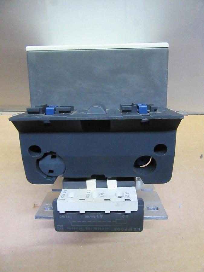 Used SCHNEIDER CONTACTOR LC1F115 175 AMP 600 VAC 3-PHASE 100 HP W/ INTERLOCK