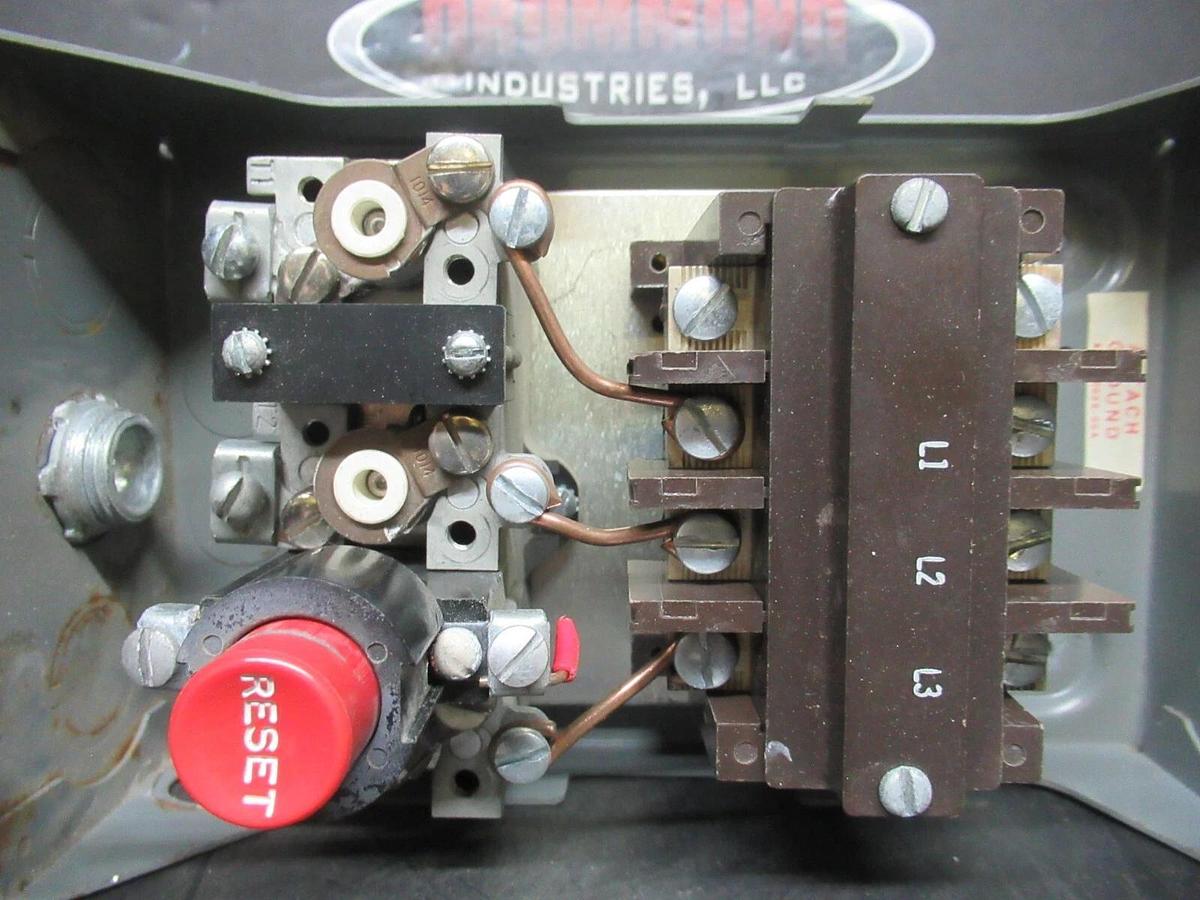 Used ENCLOSED CUTLER HAMMER STARTER FOR AC UNIT 9586H7132B 30 AMP 600 VAC 4-POLE