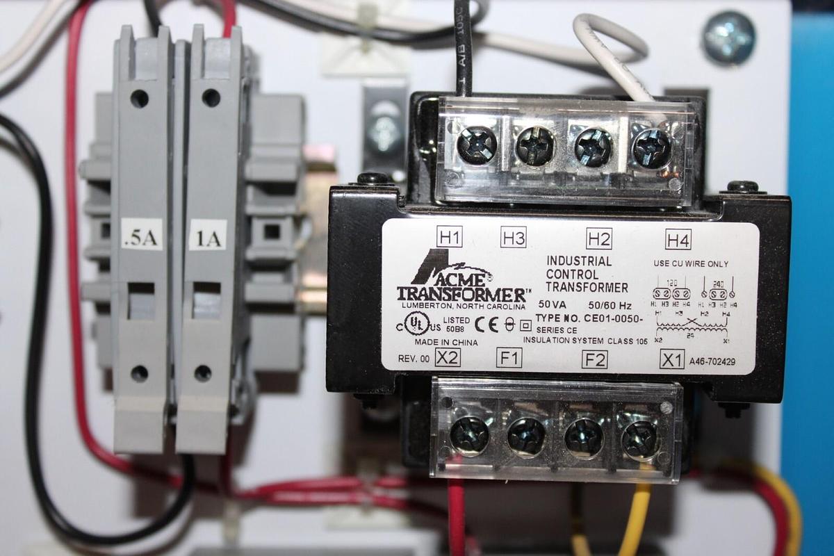 Used HARSCO XPC ENCLOSED ENERGY MANAGEMENT SYSTEM E143900 24 VAC 10 VA 0.42 AMP