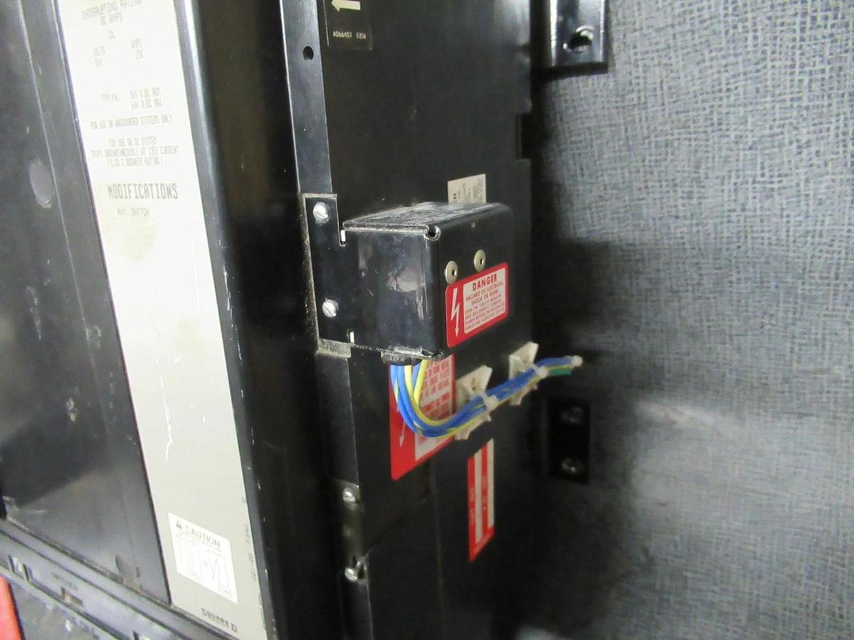Used SQUARE D BREAKER PAF361600DC1286 1600A 600VDC W/ AUX SWITCH AND SHUNT TRIP