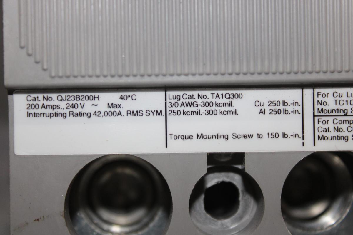 Used EATON XEFFECT CIRCUIT BREAKER FAZ-D4/3 480Y/277 VAC 4 AMP 3-POLE