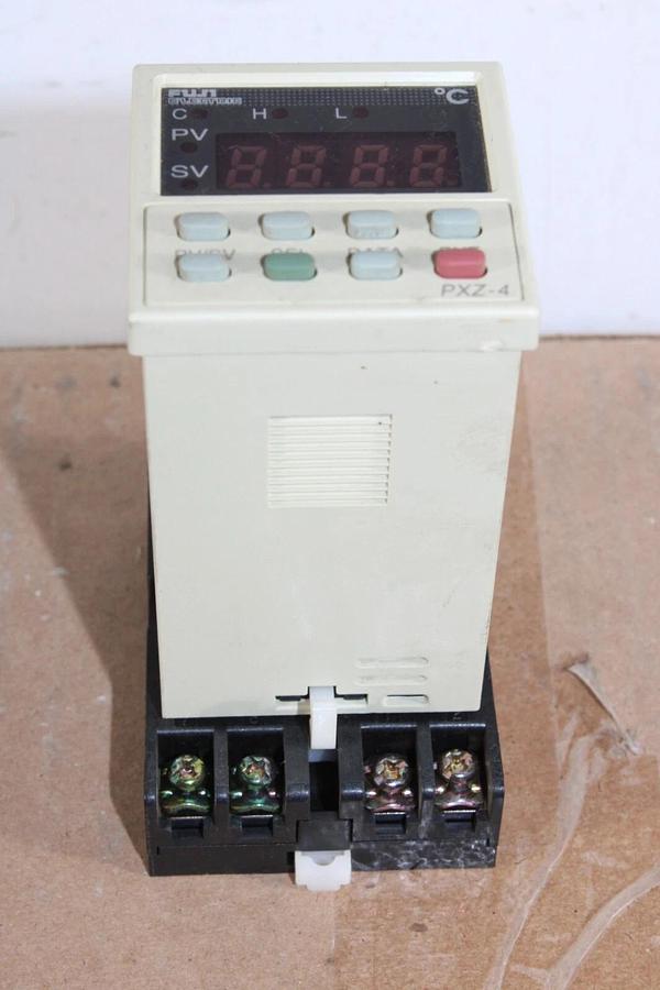 Used FUJI ELECTRIC TEMPERATURE CONTROLLER PXZ4TBY2-0B000 24 VAC 15 VA