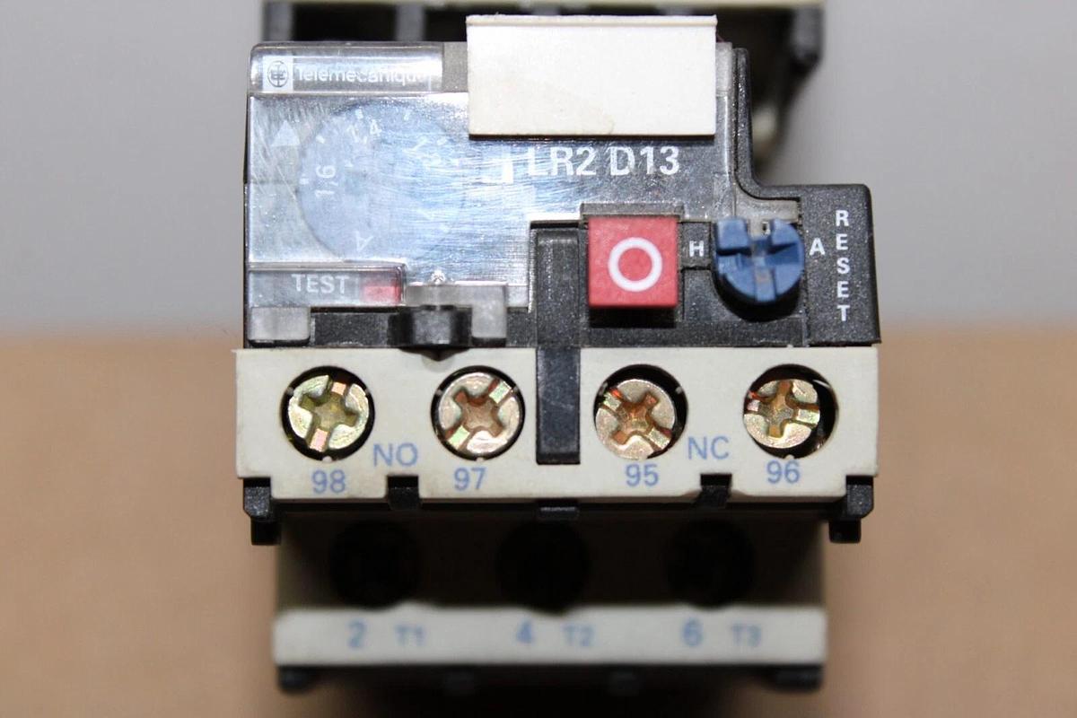 Used TELEMECANIQUE STARTER LC1D0910 20 AMP 600 VAC 7.5 HP W/ LR2-D1306