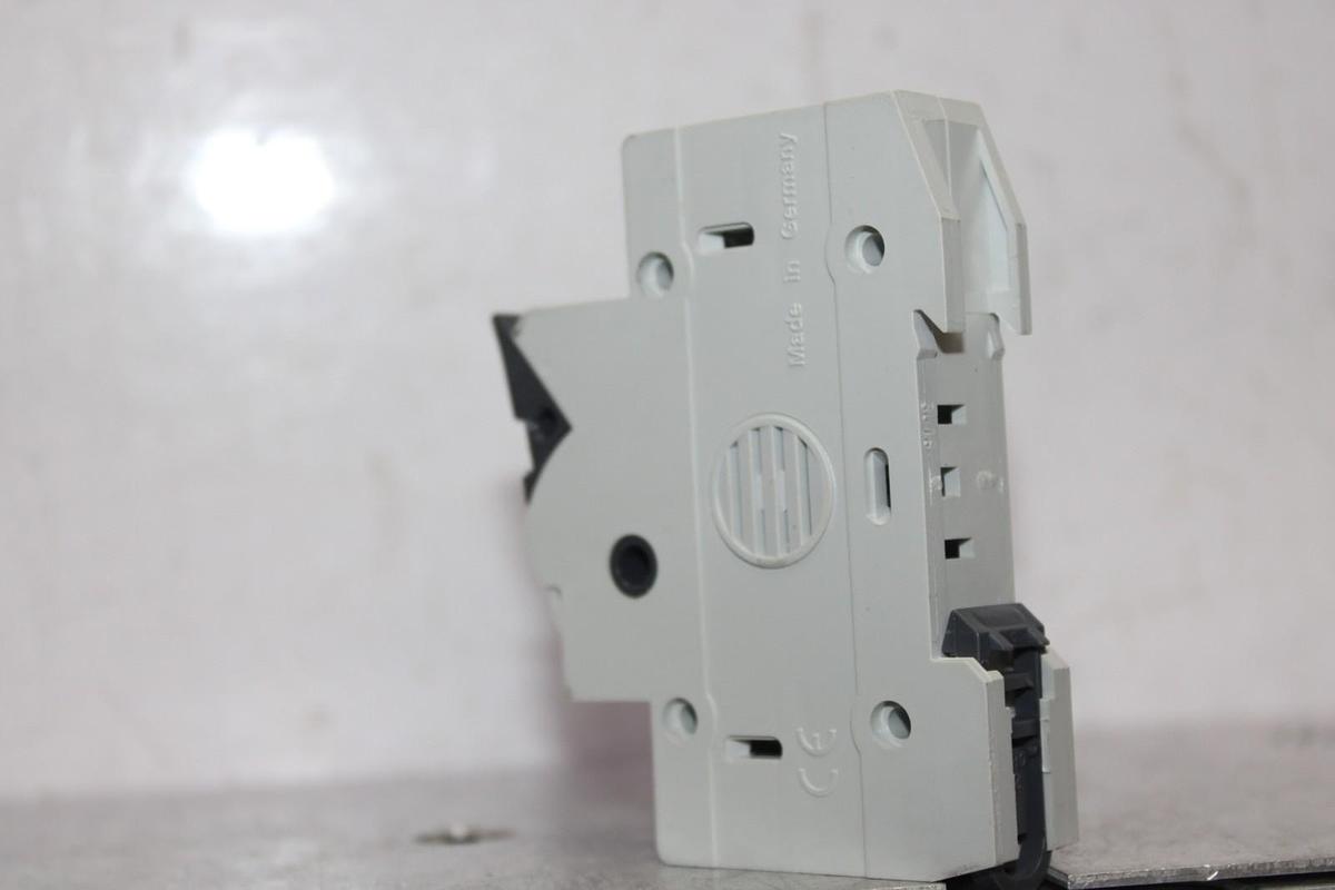 Used ALLEN-BRADLEY FUSE HOLDER 1492-FB1C30 30 AMP 600 VOLT **WARRANTY INCLUDED**