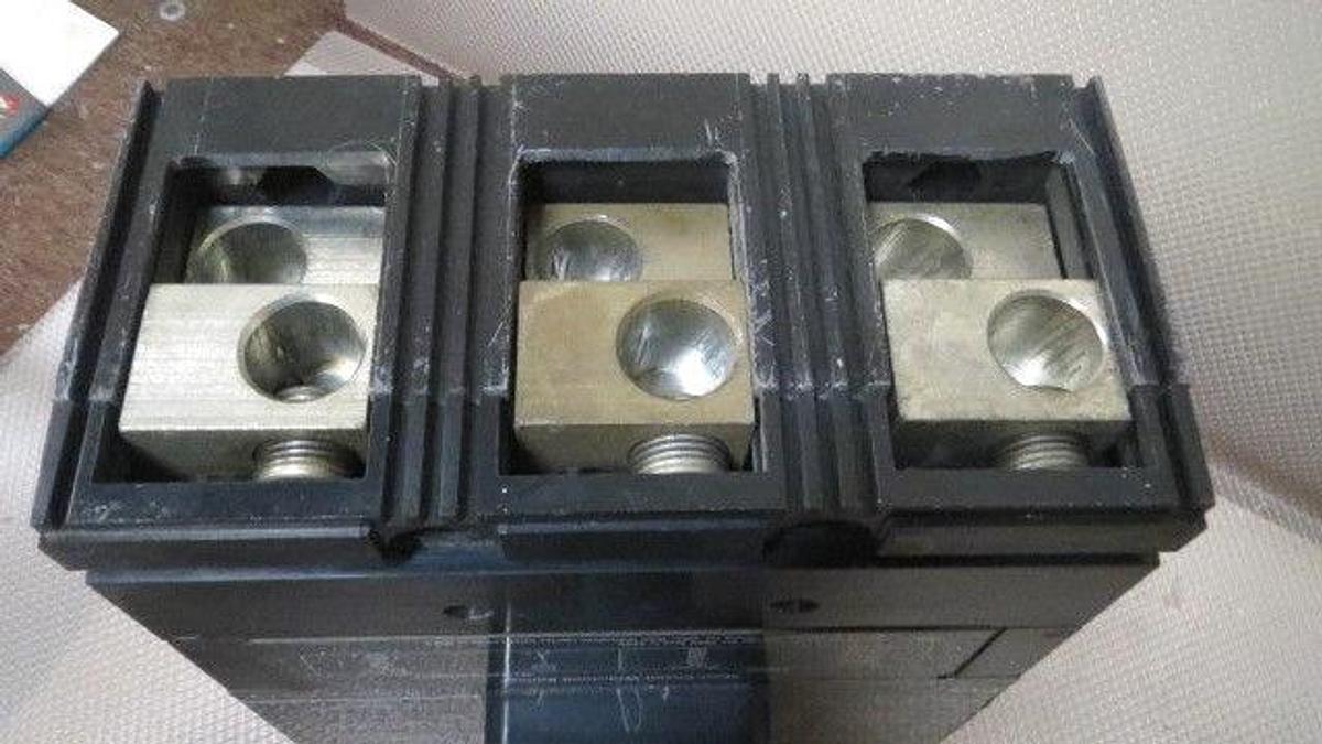 Used CUTLER HAMMER MOLDED CASE MS36080YA 800 AMP 600 VAC 3 POLE MS-Y