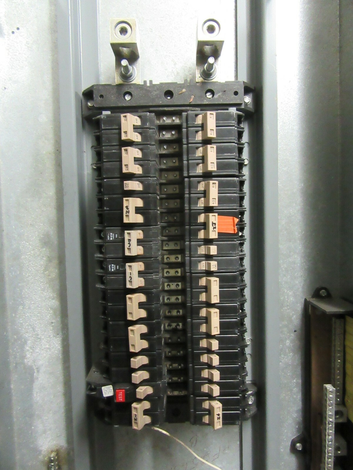 Used CUTLER HAMMER MLO SERVICE PANELBOARD 225 AMP NEMA TYPE 1 42-SLOT 120/240 VAC